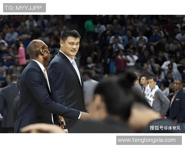 姚明背后的故事与那些采访他的记者们的独特视角与经历 姚明背后的故事与那些采访他的记者们的独特视角与经历